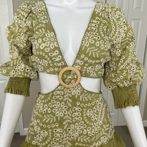 Elegant Backless Green Dress with Floral Embroidery